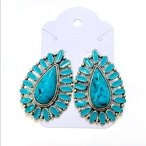 Teardrop Studs Earrings
